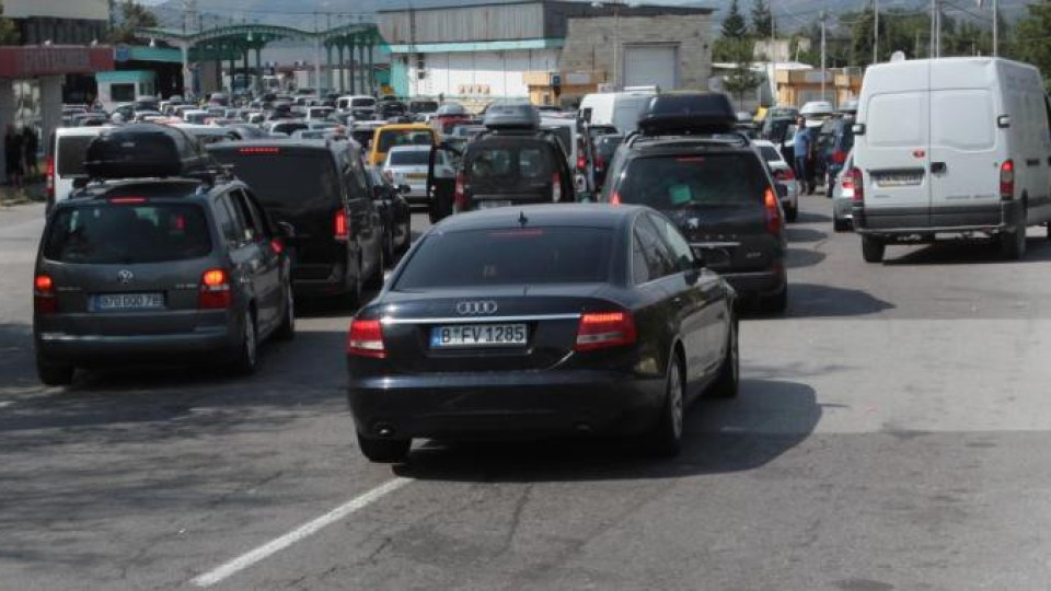 Интензивен трафик по границите с Турция и Сърбия от утре | StandartNews.com