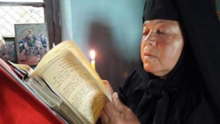 Сестра Серафима поддържа манастир с пенсията си