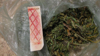 Шофьор изхвърли сак с 5 кг марихуана
