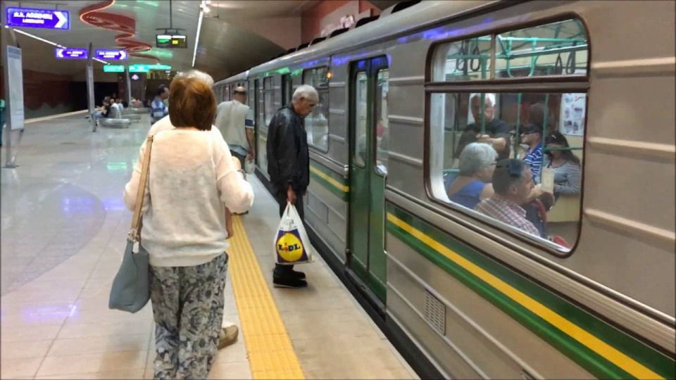 Мъж падна на релсите на метрото | StandartNews.com