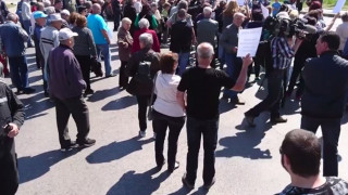 Собственици от "Надежда" излизат на протест
