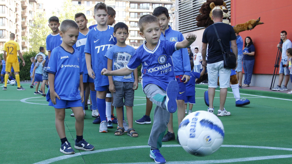 Десетки деца се включиха в „Ела, играй с Левски" | StandartNews.com