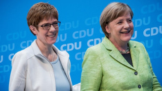 Наследничката на Меркел с таен пуч срещу нея