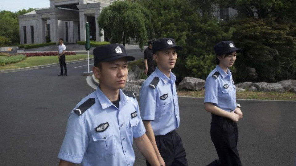 Китайски полицаи вече ще пазят и Белград | StandartNews.com