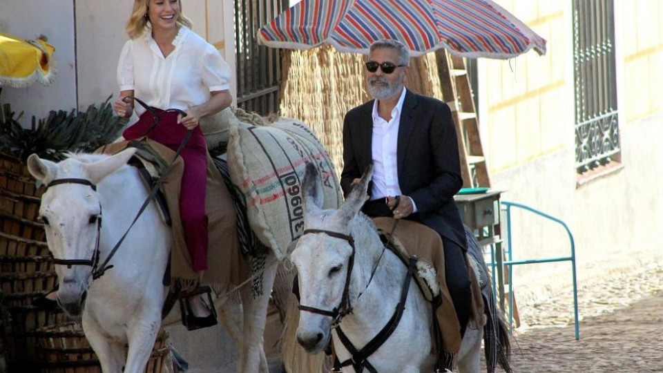 Джордж Клуни язди... муле (СНИМКИ) | StandartNews.com