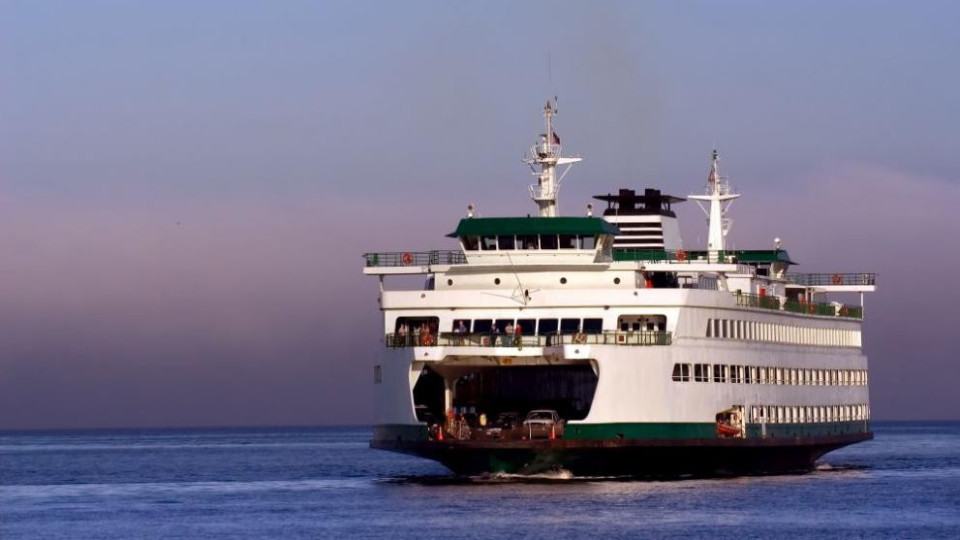 Пожар на гръцки ферибот, евакуираха 600 души | StandartNews.com