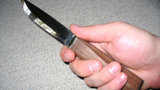 Ревнивец наказва с нож жена си