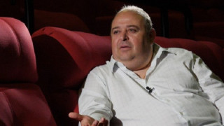 Любо Нейков се бърка с 10 хил. лв. за лицей на дъщеря си