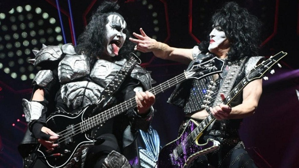 Kiss ще забавляват акулите в океана | StandartNews.com