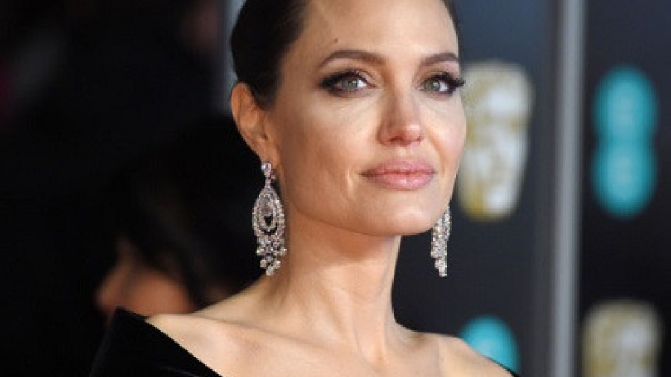 Джоли: Загубих се след развода | StandartNews.com