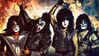 KISS ще свирят на белите акули