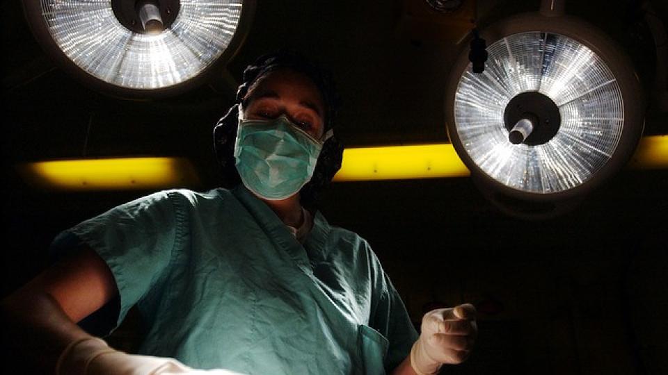 Неуспешна джендър операция донесе 374 хил. на пациентка | StandartNews.com