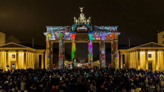 30 сгради в Берлин светят в 3D мапинг