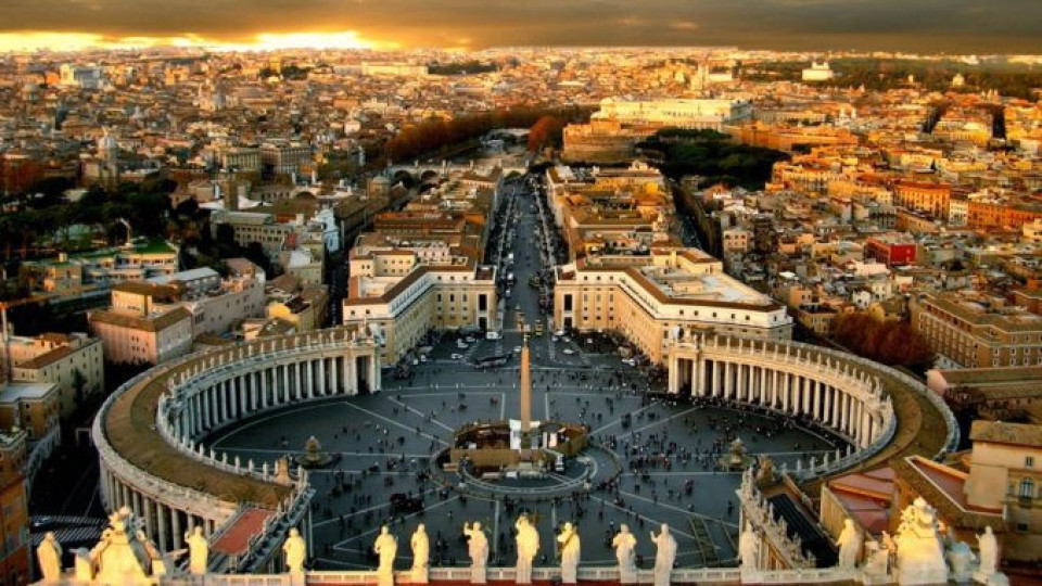 Главният охранител във Ватикана подаде оставка | StandartNews.com