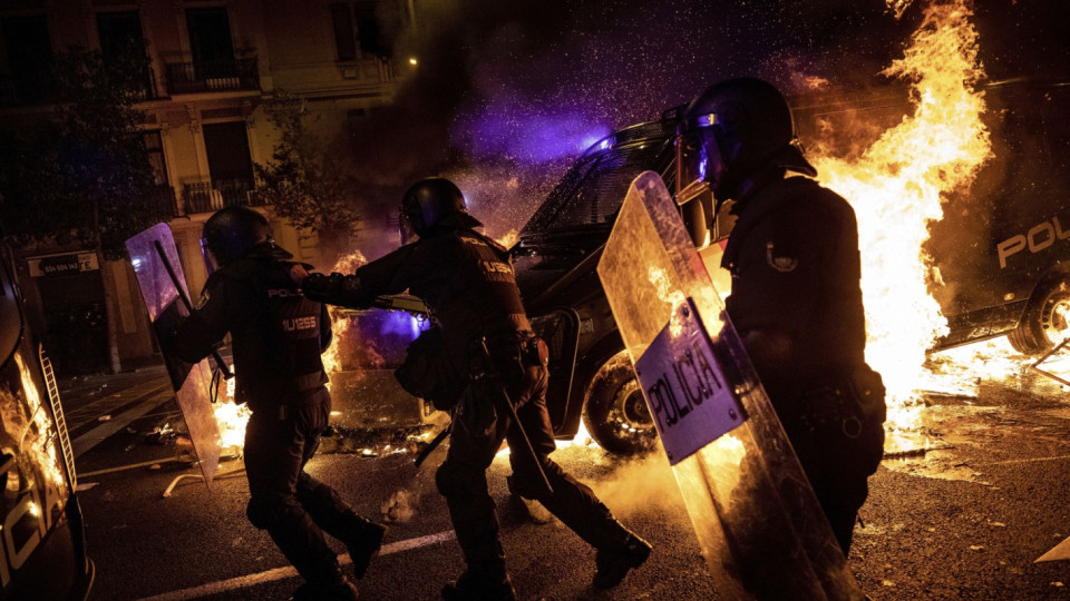 Протестите в Барселона ескалират (СНИМКИ) | StandartNews.com