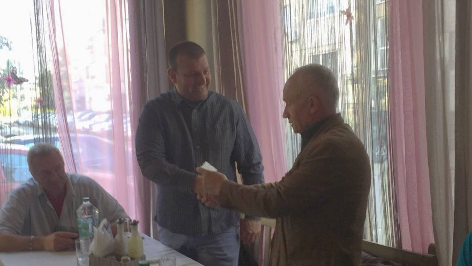 Кандидатът на БСП за кмет на "Илинден" се видя със запасни офицери | StandartNews.com