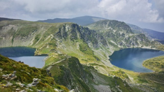 Туристи пак се изкъпаха в едно от Седемте рилски езера