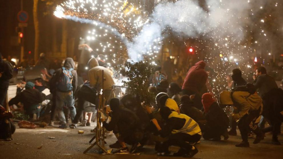 Огньове и кръв в Каталуния /СНИМКИ/ | StandartNews.com