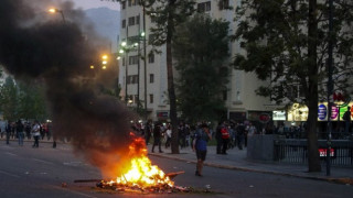 Бунтове в Чили заради скъпия градски транспорт