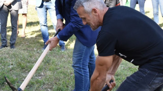 Йовчев направи първа копка на стрийт фитнес в Благоевград