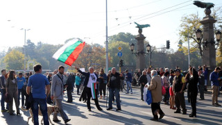 ВСС препитва Гешев, жени се бият на протеста