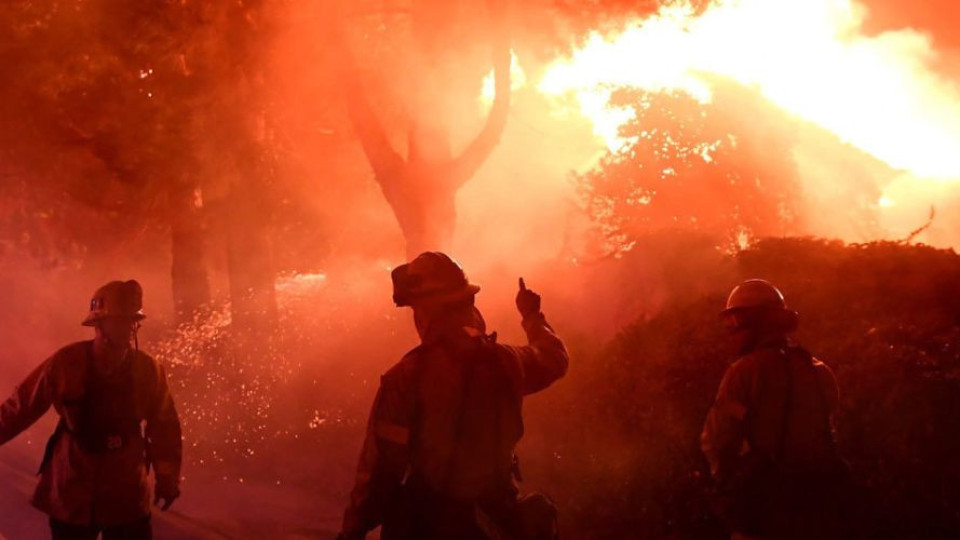 Огнен ад в Калифорния, евакуират 40 000 души | StandartNews.com
