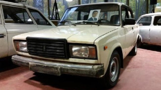 Ладата на руския премиер си търси нов собственик