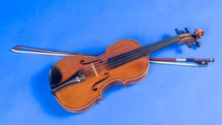 Англичанин забрави 310-годишна цигулка във влака