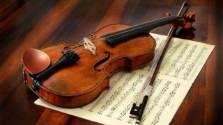 310-годишната цигулка, забравена във влак, върната на собственика