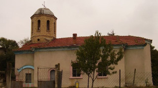 Разследват кражби от три църкви в Русенско