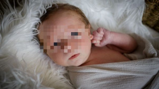 Отнемат бебето на българи в Англия