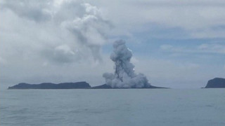 Вулкан потопи остров и създаде нов на Тонга