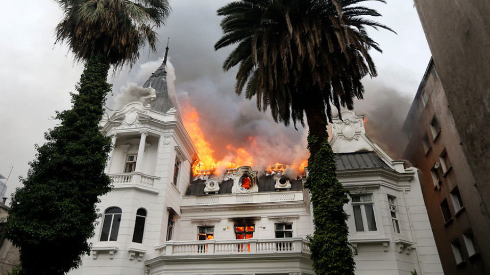Запалиха университет в Чили | StandartNews.com