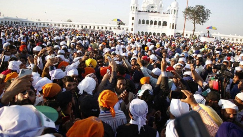 Индийски сикхи в Пакистан на историческо поклонение | StandartNews.com