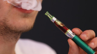 Забраниха електронните цигари за малолетни