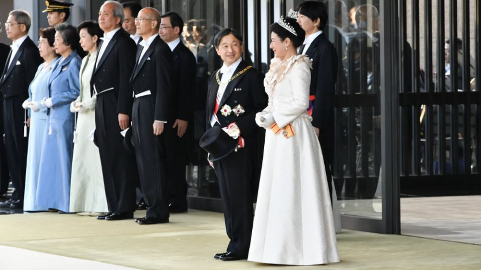 Император Нарухито се смеси с поданиците (СНИМКИ) | StandartNews.com