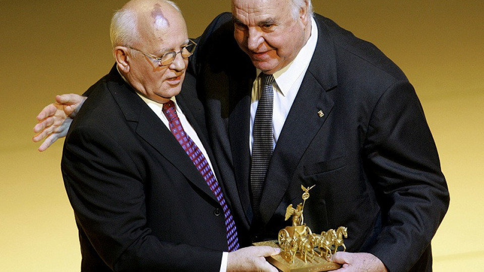 Как Горбачов е продал ГДР на Хелмут Кол | StandartNews.com