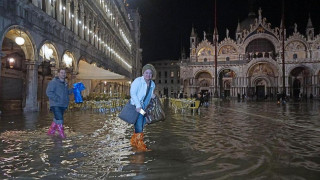 Площад "Сан Марко" във Венеция е под вода
