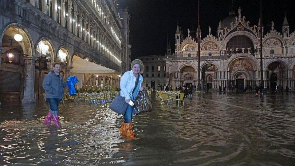 Площад "Сан Марко" във Венеция е под вода | StandartNews.com