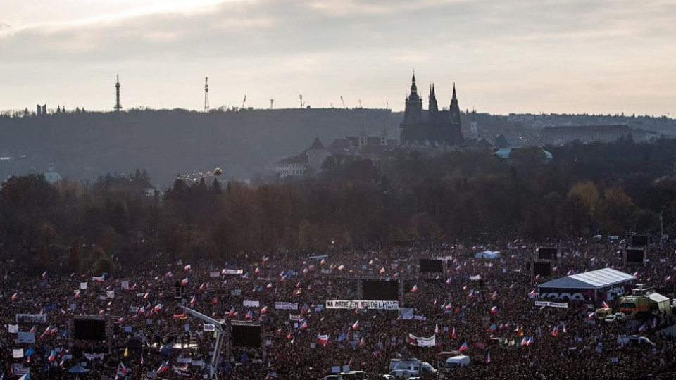 200 хиляди на протест  в Прага срещу Бабиш | StandartNews.com