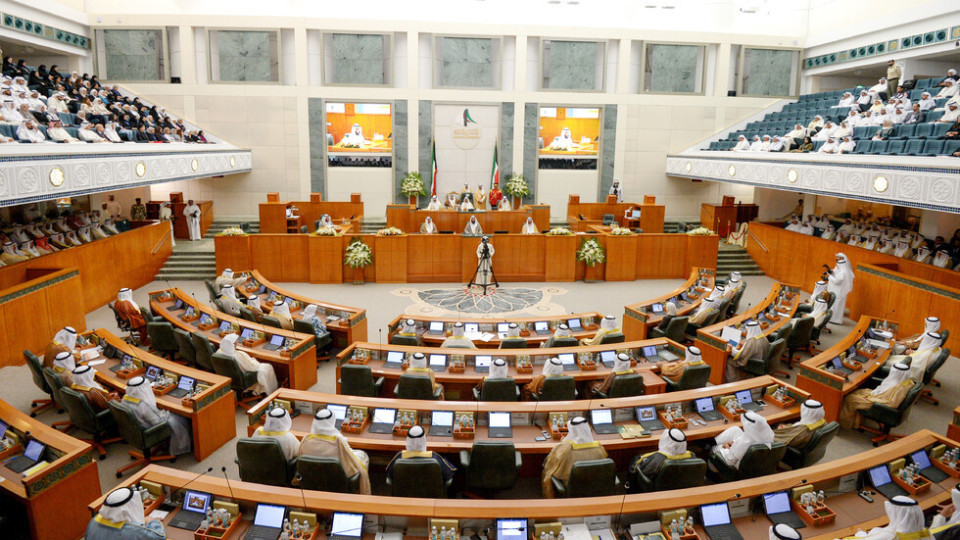 Правителството на Кувейт подало оставка заради кражба | StandartNews.com