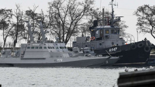 Русия връща на Украйна задържаните в Керч кораби