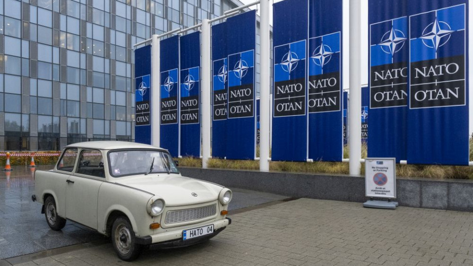 Трабантът на Паси кацна в НАТО в Брюксел | StandartNews.com