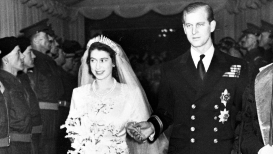 Елизабет Втора и Филип отбелязват 72 години брак | StandartNews.com