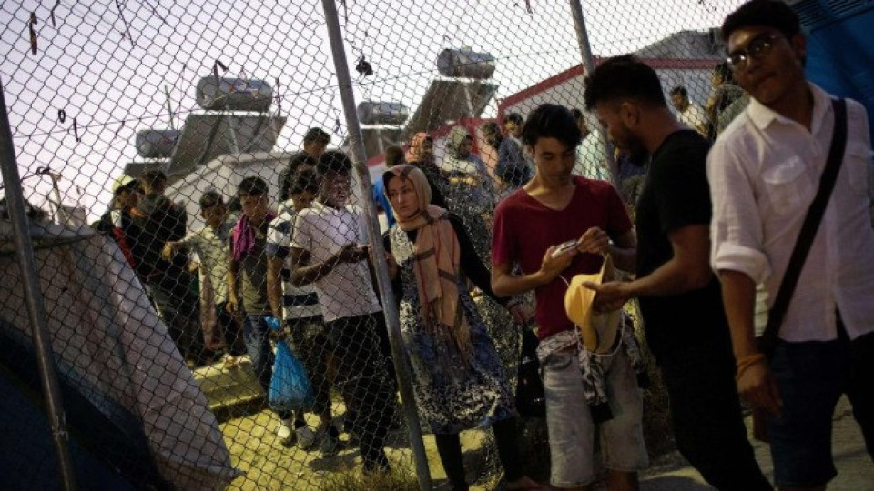 Гърция закрива бежанските лагери на островите | StandartNews.com