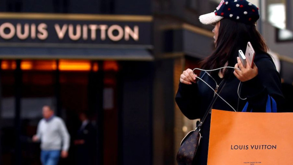 "Луи Вюитон" вече дава 16 млрд. долара за "Тифани" | StandartNews.com