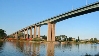 Мъж скочи от Аспаруховия мост, самоуби се