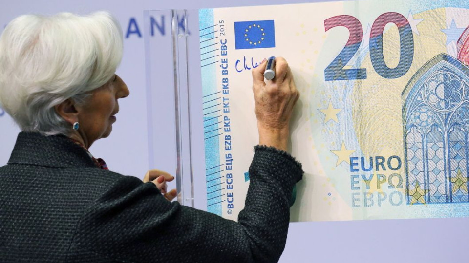 Кристин Лагард сложи първи подпис върху 20 евро | StandartNews.com