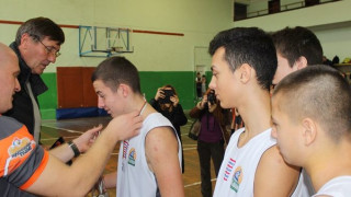 Баскетболни легенди наградиха деца в Разград