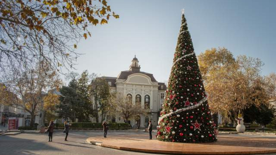 Грейва Коледното дърво в Пловдив | StandartNews.com